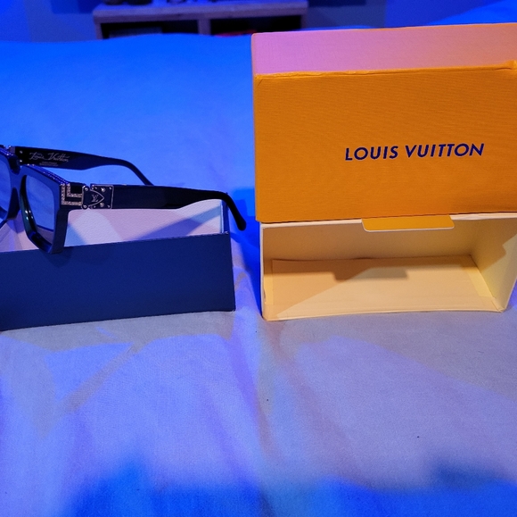 Louis Vuitton glasses - Picture 5 of 9
